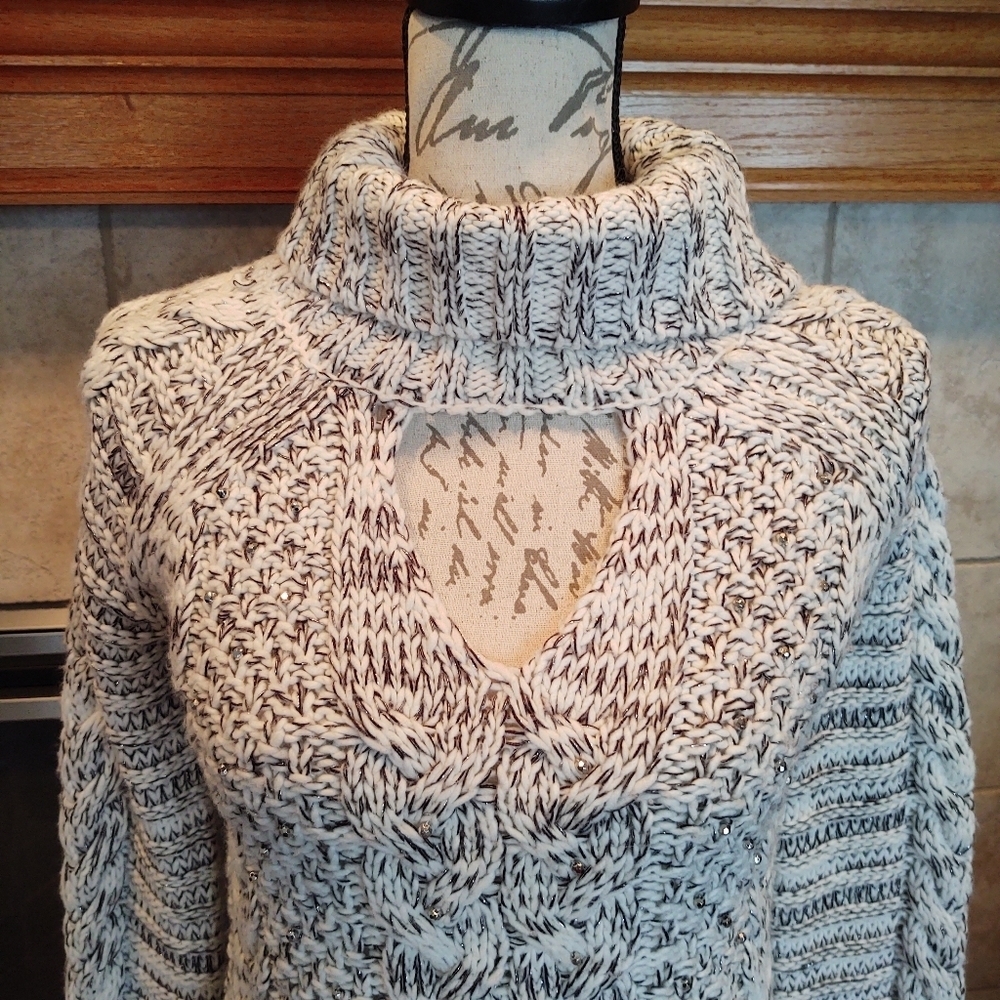 Jennifer Lopez XS Sweater Open Chest!